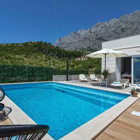 Violet With Salt Water Pool Makarska