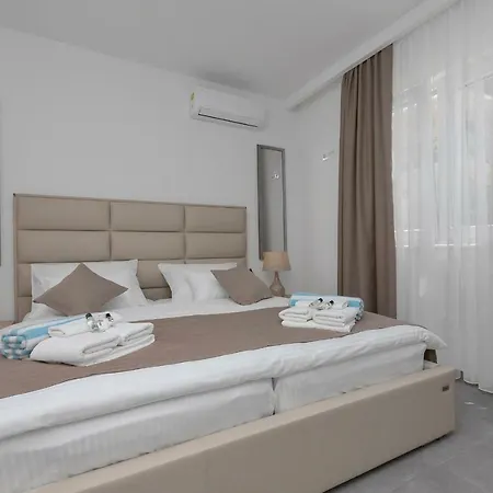 Violet With Salt Water Pool Villa *