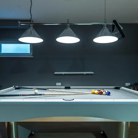 Violet With Salt Water Pool Makarska