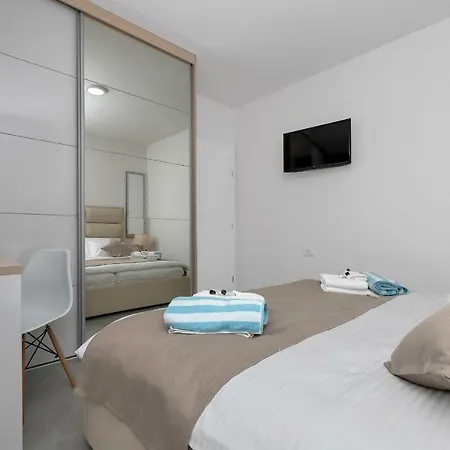 Violet With Salt Water Pool