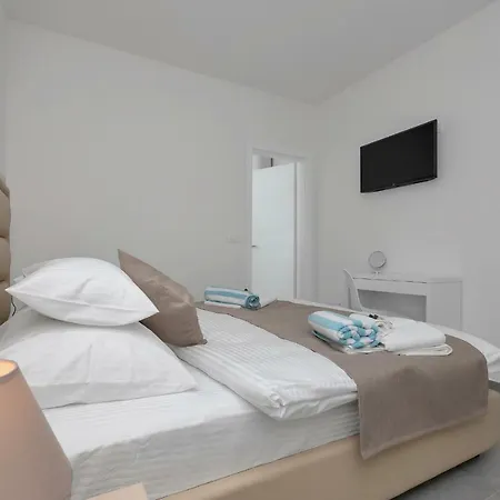 Violet With Salt Water Pool Villa *