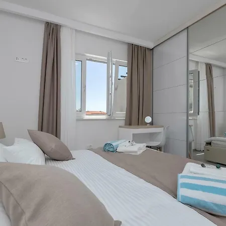 Violet With Salt Water Pool *