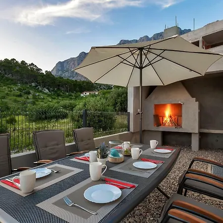 Villa Violet With Salt Water Pool Makarska