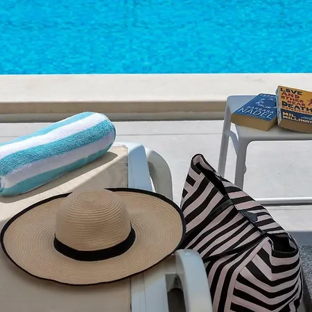 Violet With Salt Water Pool Makarska