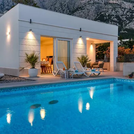 Violet With Salt Water Pool Villa *