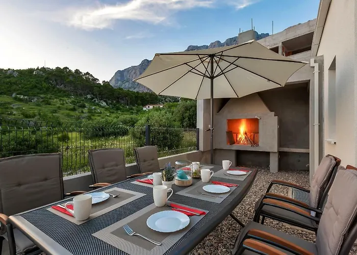 Vila Violet With Salt Water Pool Makarska