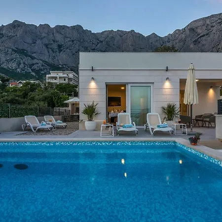Violet With Salt Water Pool Villa